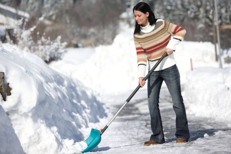 Как очистить двор от снега за 15 минут